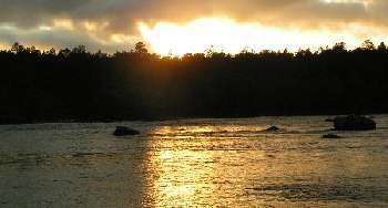 Coucher de soleil sur la jutuanjoki pêche à la mouche