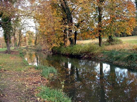 Maldroit - Plaisir (parc du chateau) - p�che � la mouche